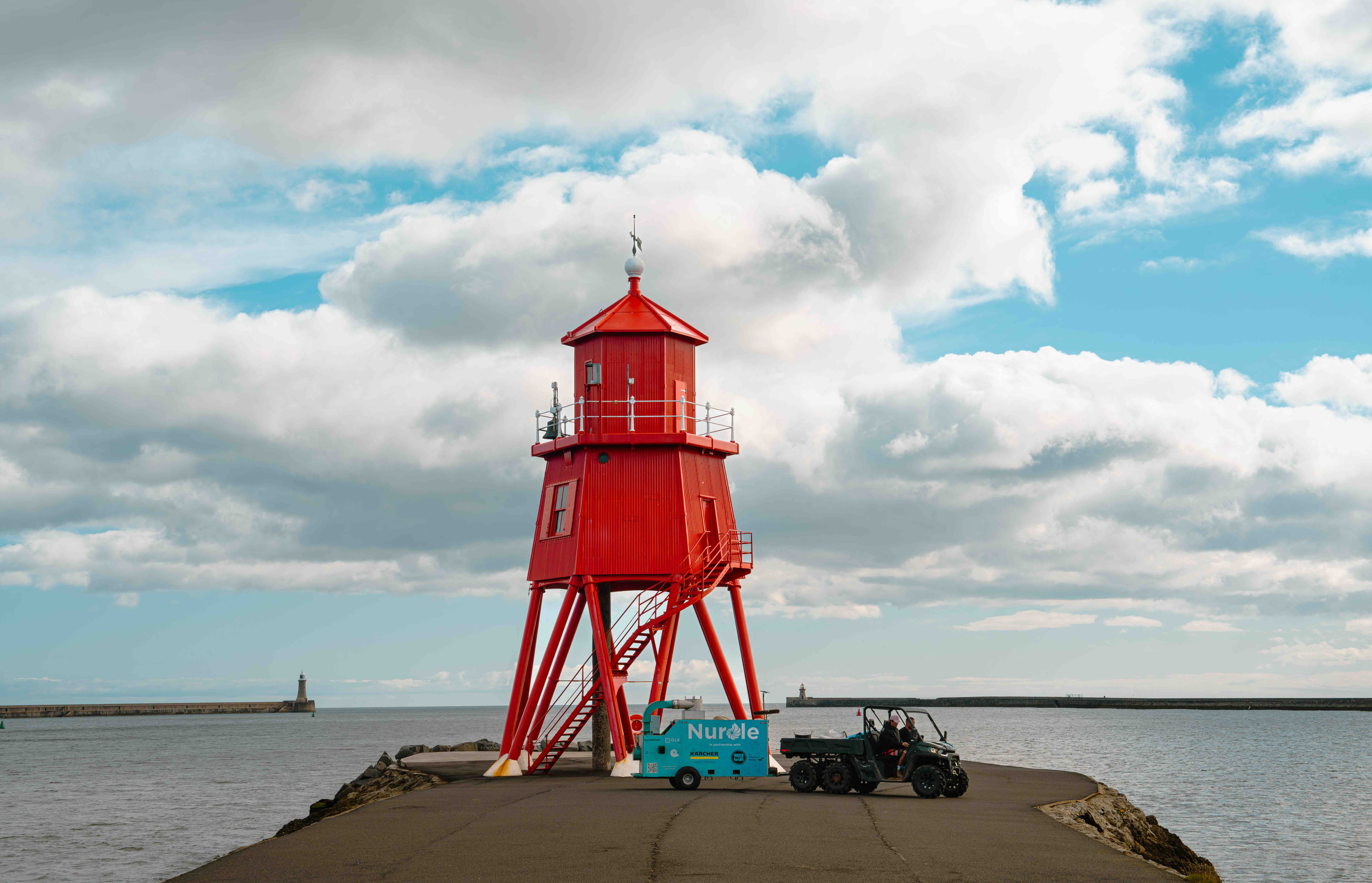 Nurdle machine beside the Herd Groyne lighthouse