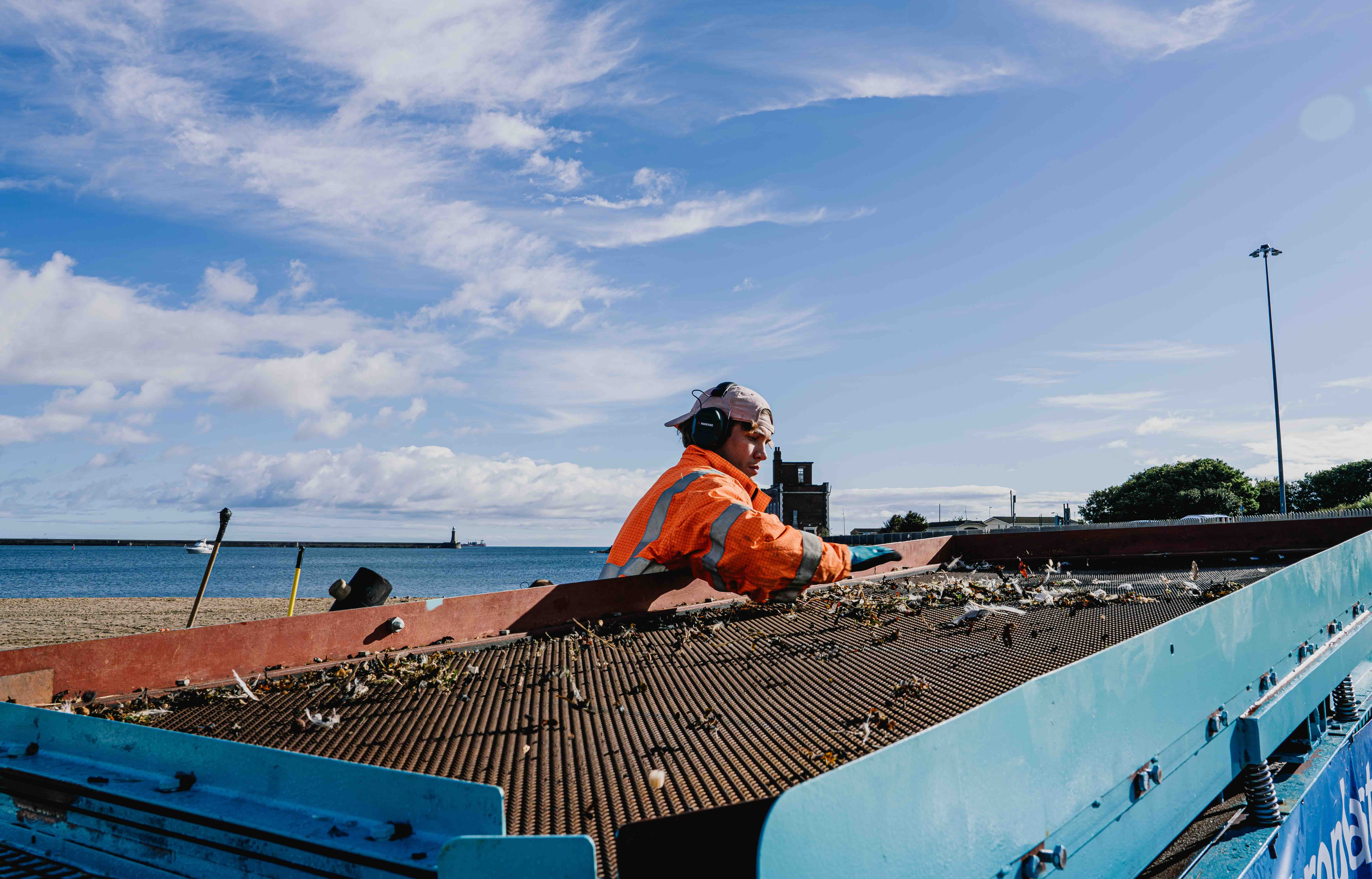 Close-up of the vibrating screen